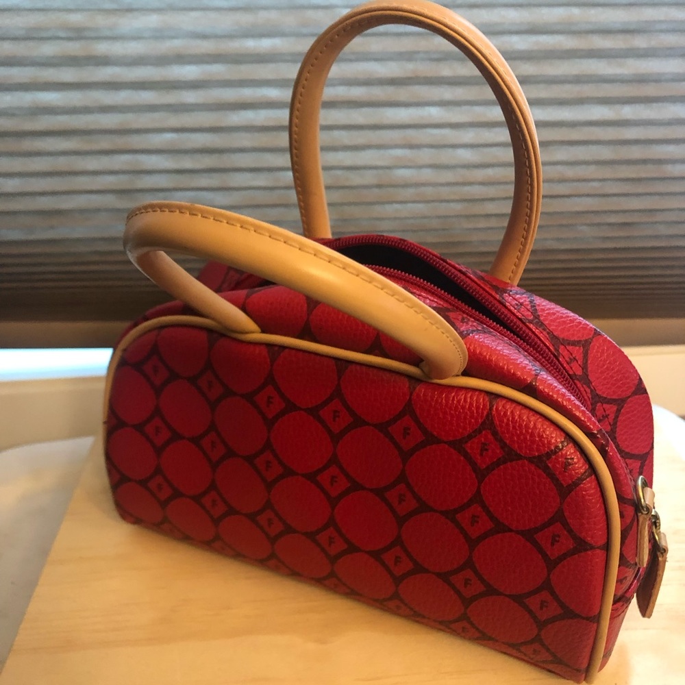 Red Patterned Fossil Purse - Picture 2 of 8